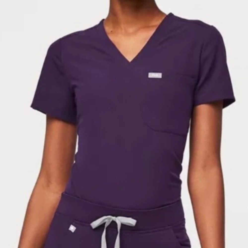 Catarina One-Pocket Scrub Top- Plum